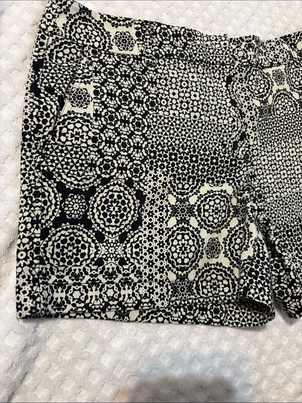 Artisan Ny Black‎ and White Patterned Bermuda Shorts